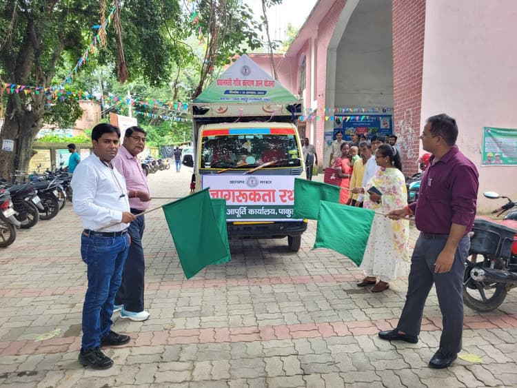 डीपीआरओ व बीडीओ ने जागरुकता रथ किया रवाना