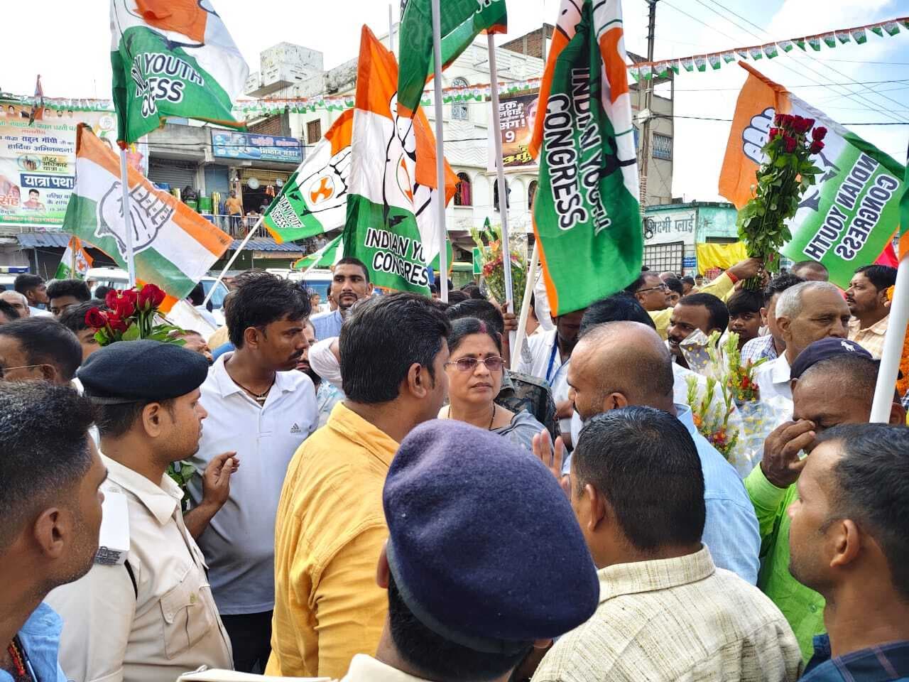 बैनर पोस्टर लगाने को लेकर भिड़े पूर्व व वर्तमान विधायक