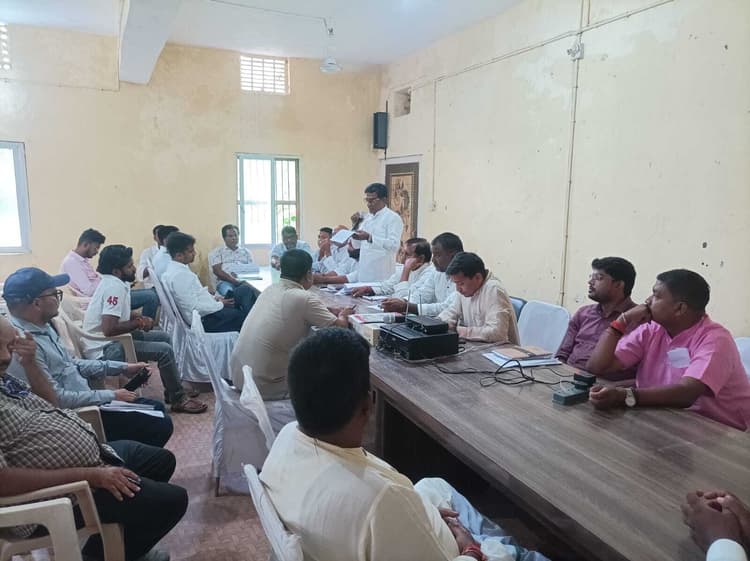 Motihari: बीस सूत्री की बैठक में विकासात्मक योजनाओं की हुई समीक्षा