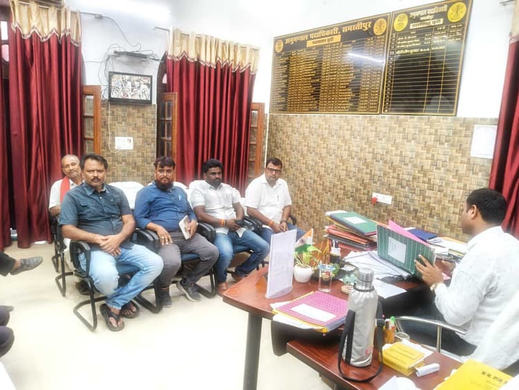 Samastipur News:राजनीतिक दल पात्र नागरिकों को प्रपत्र भरने के लिये प्रेरित करें : एसडीओ
