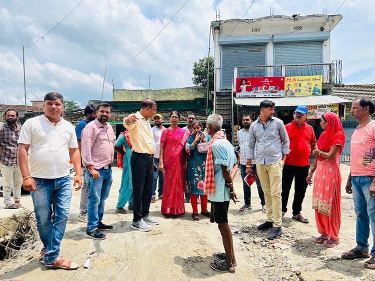 वार्ड 45 की समस्यओं से अवगत हुई महापौर