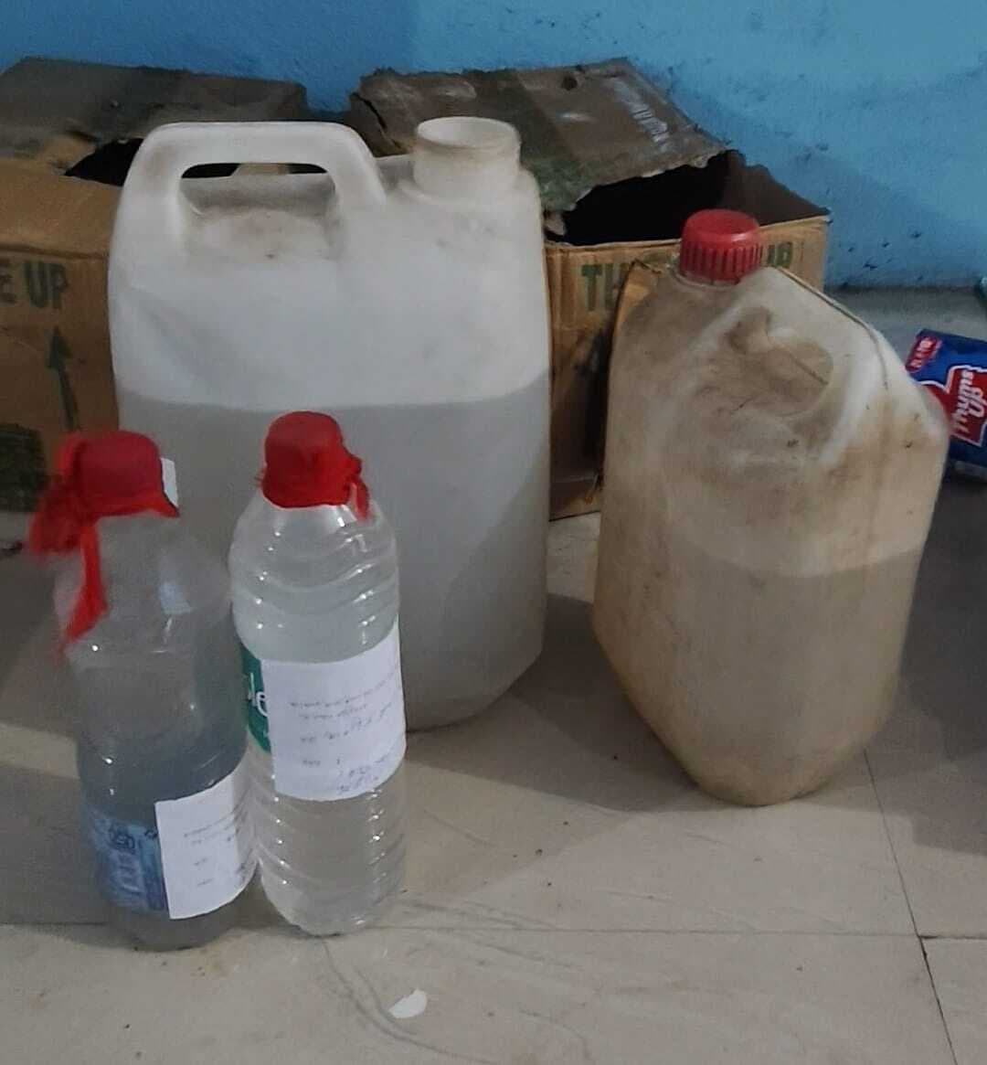 पांच लीटर महुआ शराब बरामद, महिला गिरफ्तार