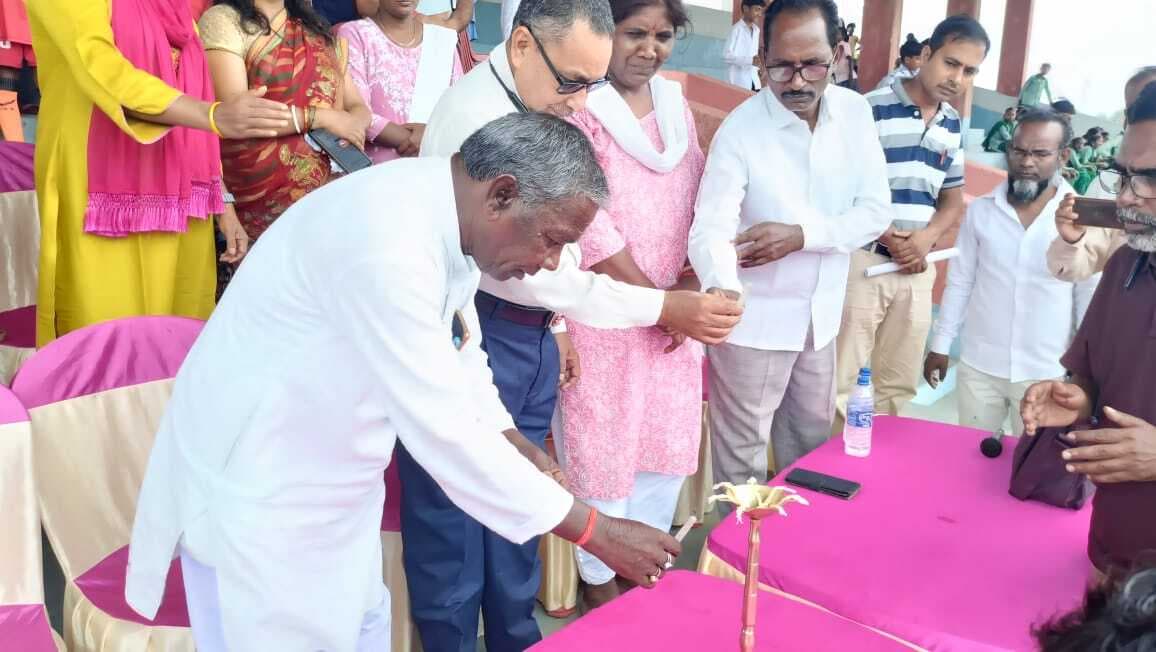 फुटबॉल के बालक वर्ग में सुग्गा पहाड़ी ने मारीबाजी