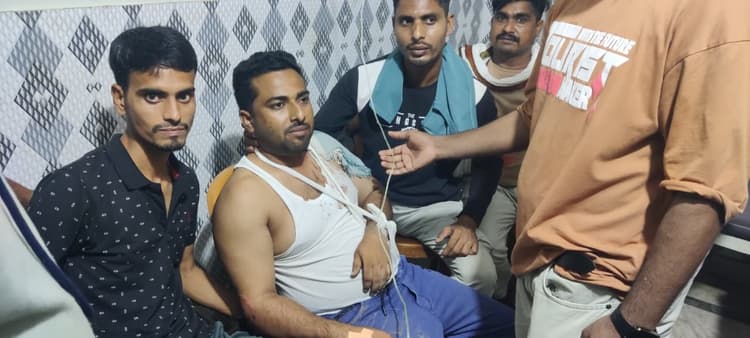 पिकअप के धक्के से युवक जख्मी, भागलपुर रेफर