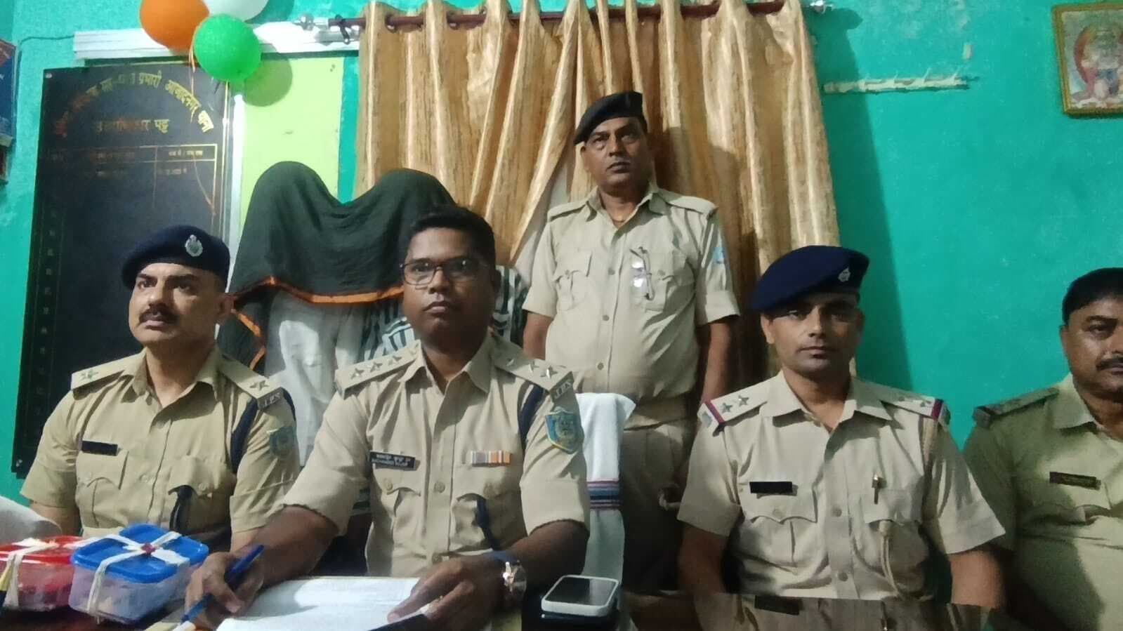 Jamshedpur News : आजादनगर में छिनतई , आठ घंटे में पुलिस ने दो आरोपियों को दबोचा