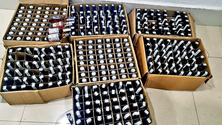 Jamshedpur News : उलीडीह : 329 बोतल शराब लदा टेंपो जब्त, चालक फरार