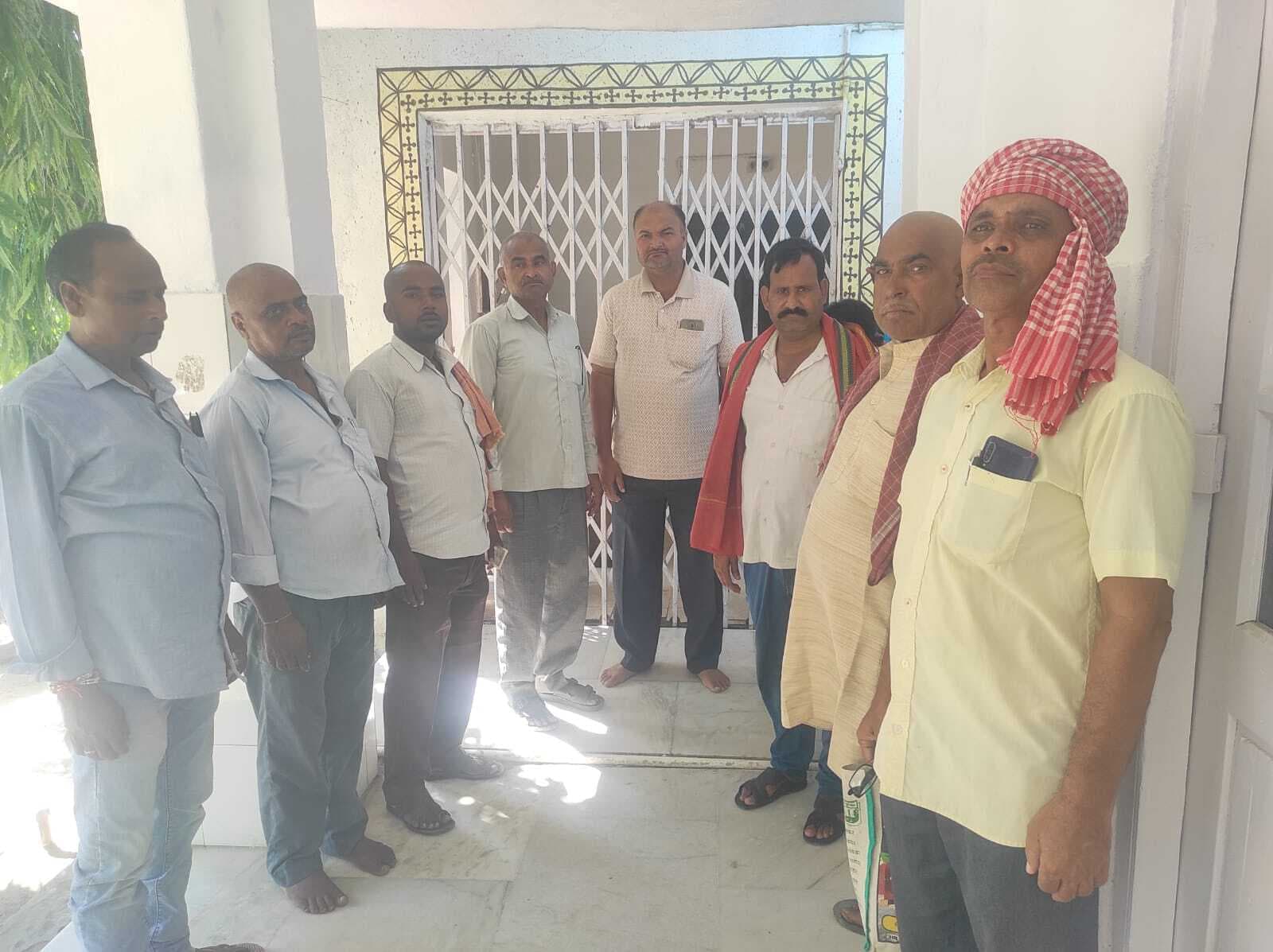 Samastipur News:अस्पताल प्रशासन के खिलाफ कोरियर कर्मियों ने किया प्रदर्शन