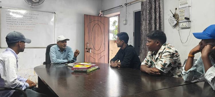 गांव में सुविधा उपलब्ध कराने की मांग की गयी