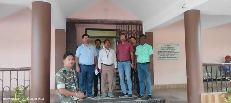 Deoghar news : स्कूल बसों में बच्चों की सुरक्षा से खिलवाड़, एमवीआइ की जांच में लापरवाही का खुलासा