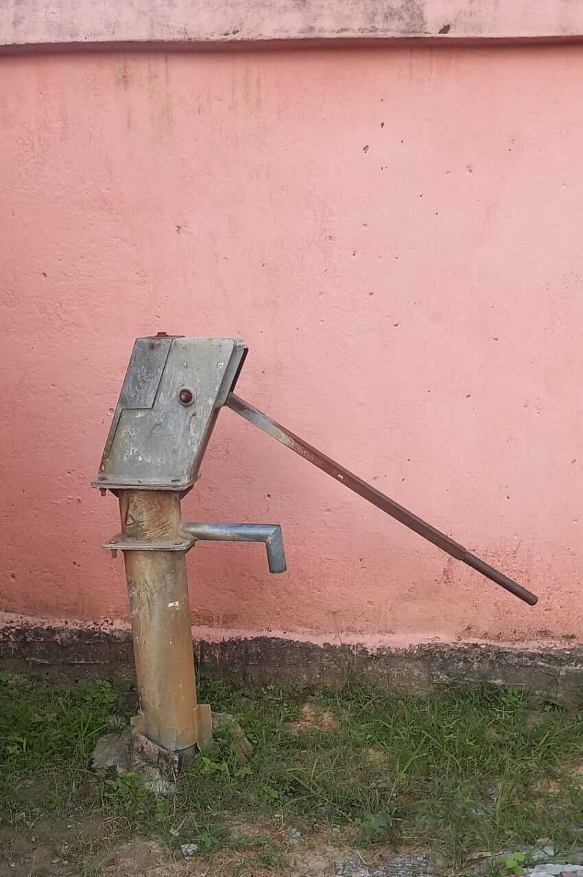 hajipur news. चापाकल खराब होने से छात्र-छात्राओं को हो रही पेयजल की समस्या