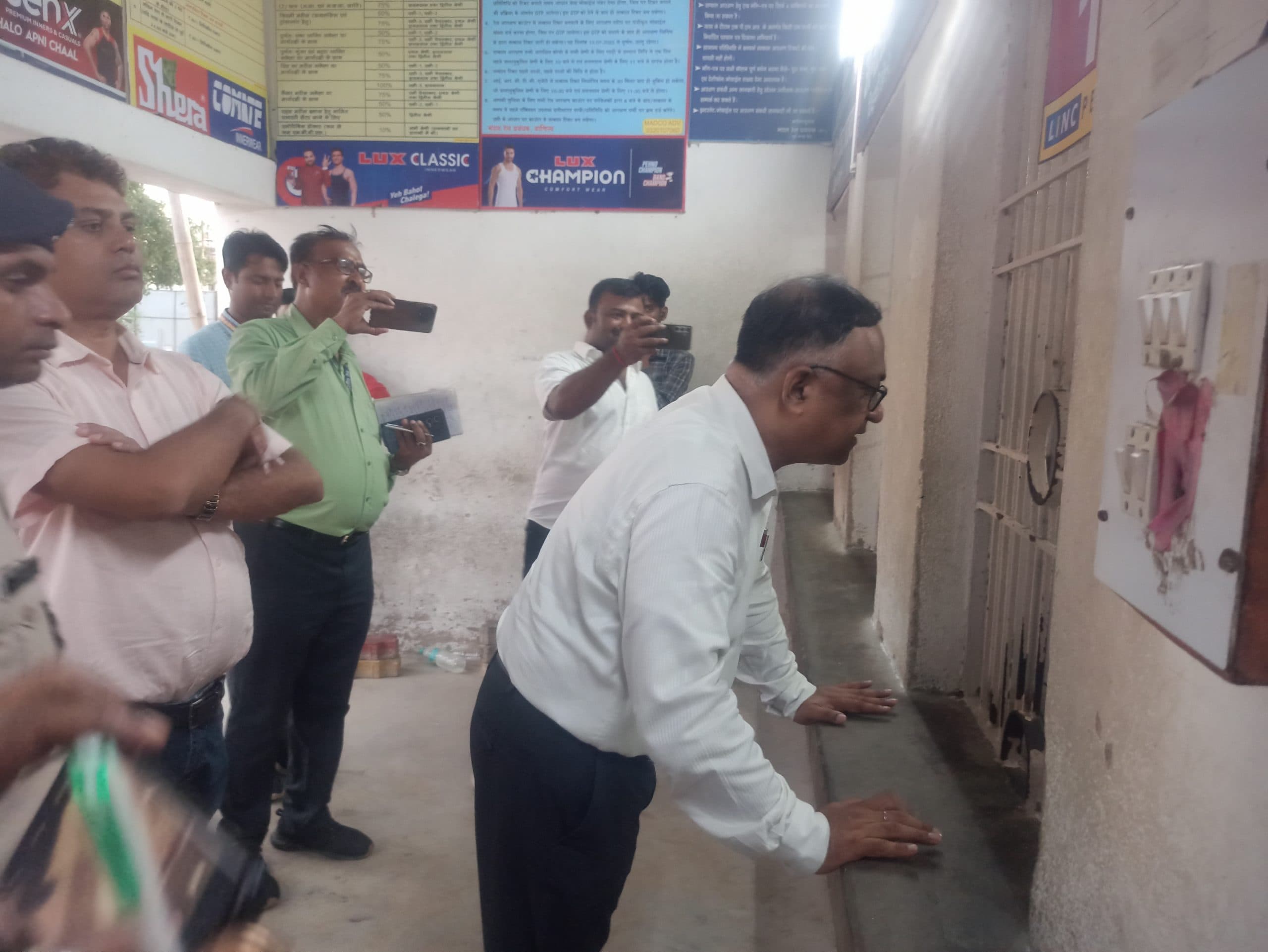 स्टेशन की कुव्यवस्था देख बिफरे डीआरएम, 15 दिन में सुधार का दिया समय