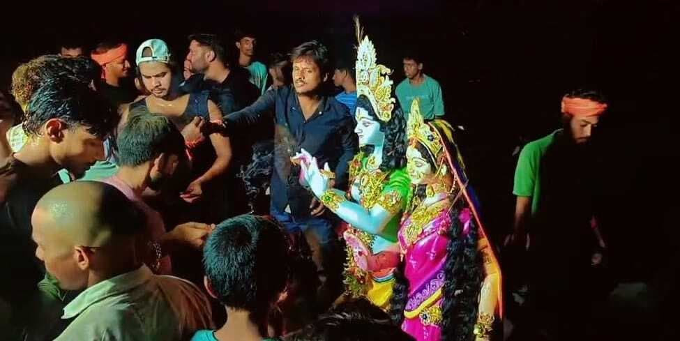 जय श्रीकृष्ण के जयघोष से गूंजा इलाका, ढोल नगाड़ों संग नृत्य ने मोहा मन