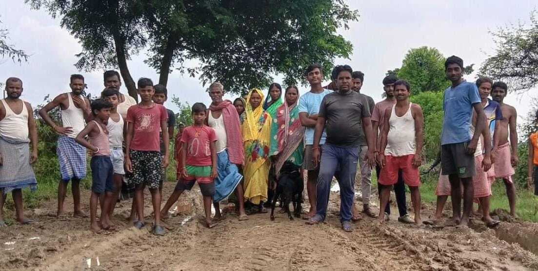ग्रामीणों ने की जर्जर सड़क मरम्मत कराने की मांग