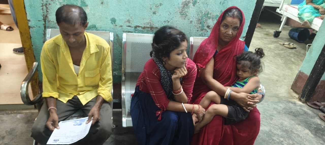 फूड प्वाइजनिंग से एक ही परिवार के चार सदस्य बीमार