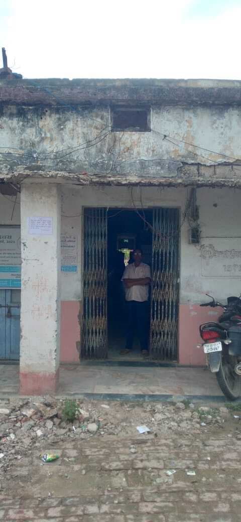 Madhubani News : परित्यक्त भवन में डर के साये में काम करने को विवश हैं पदाधिकारी व कर्मी