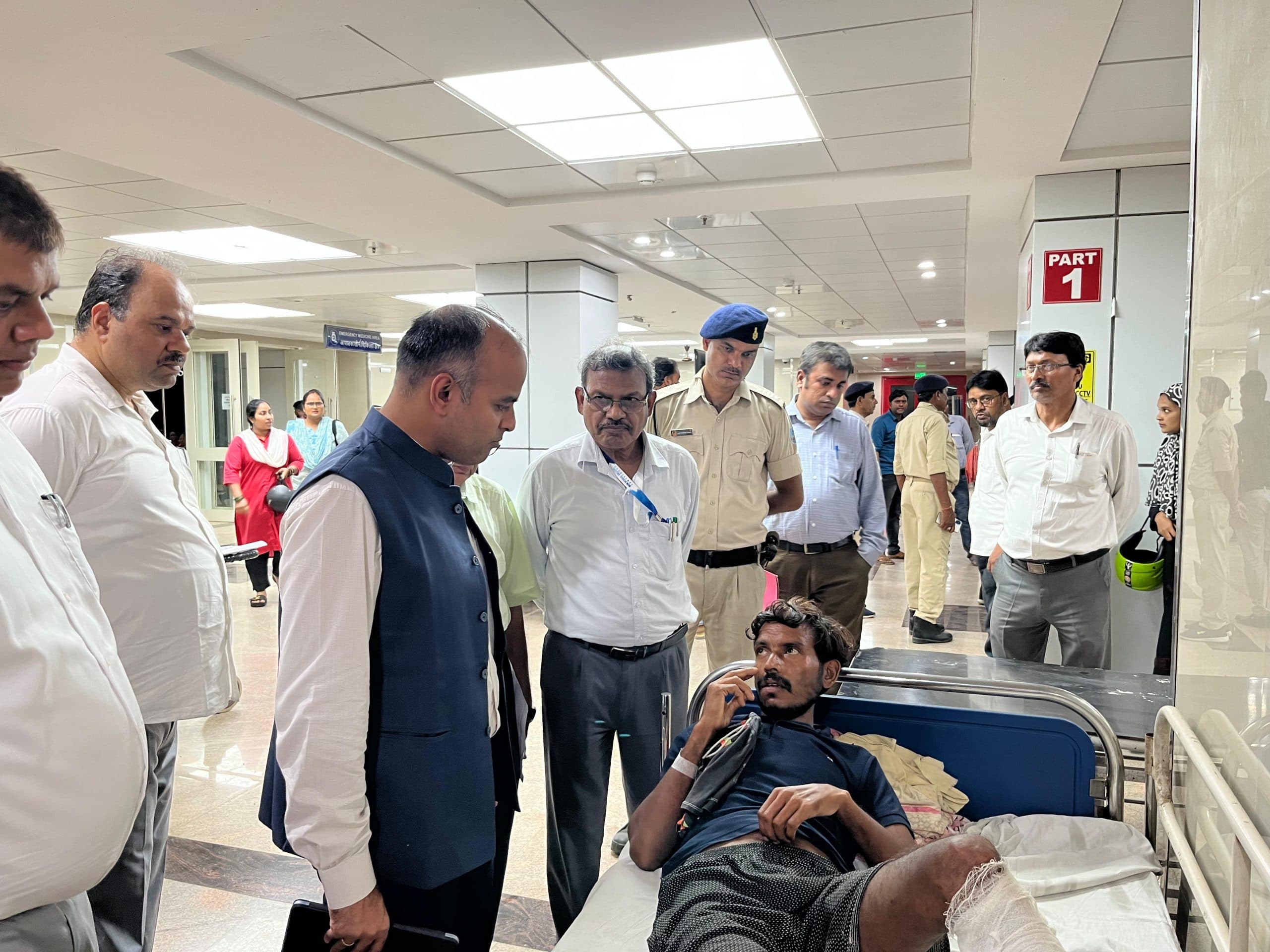 Jamshedpur News : डीसी ने एमजीएम का किया औचक निरीक्षण, मरीजों ने बताया- जनरल वार्ड में रात में नहीं रहते हैं डॉक्टर