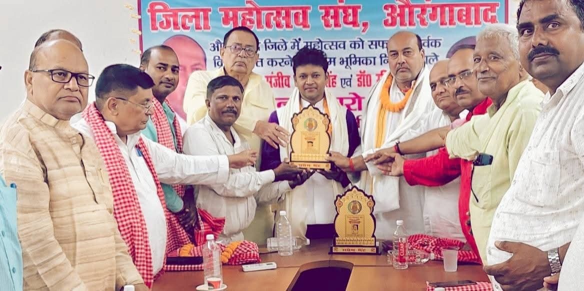 जिला महोत्सव संघ ने समाजसेवियों को किया सम्मानित