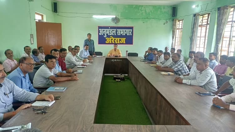 Motihari: चुनाव कार्य में कोई भी लापरवाही नहीं होगी बर्दाश्त