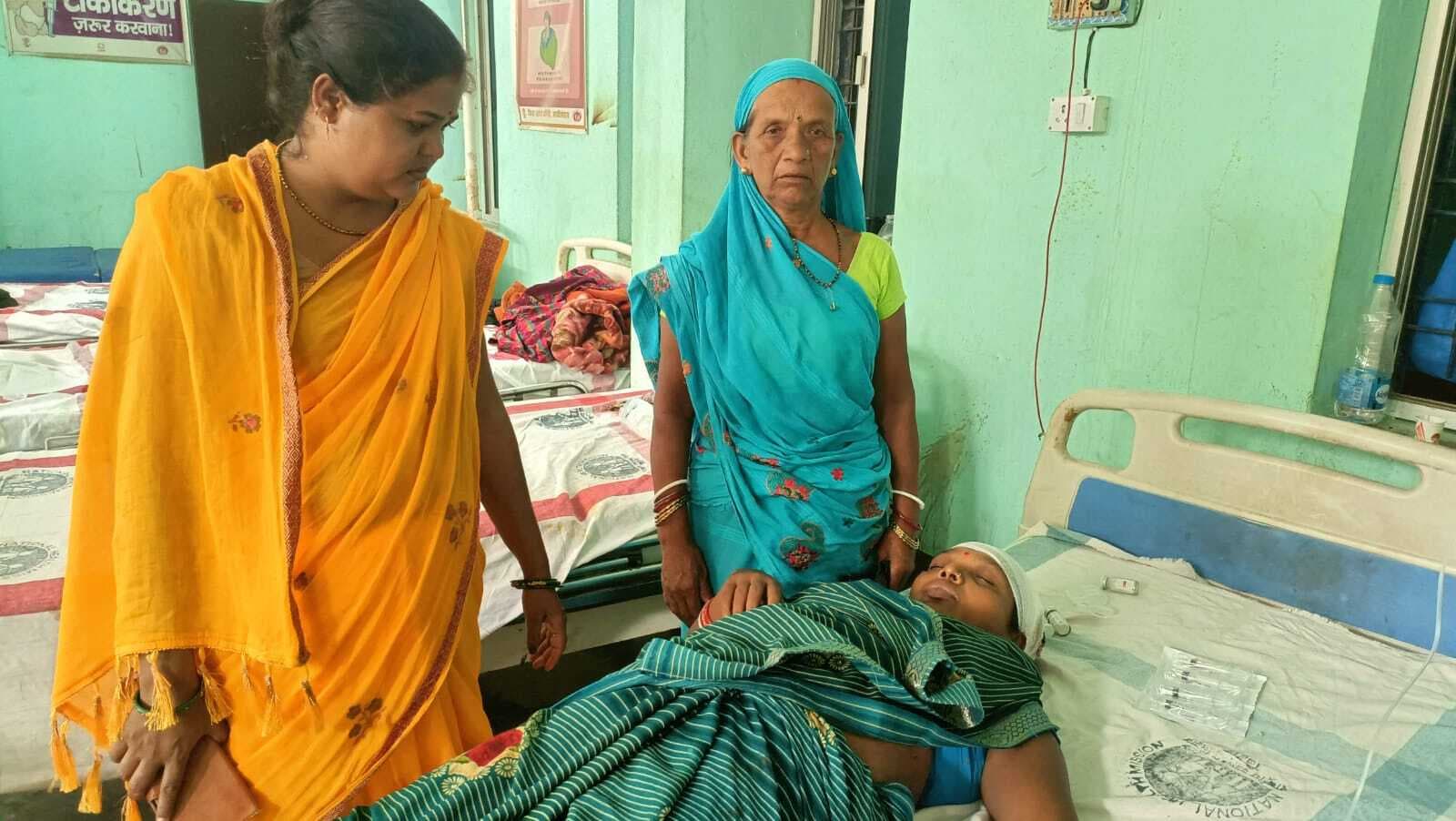 सड़क दुर्घटना में महिला गंभीर रूप से घायल