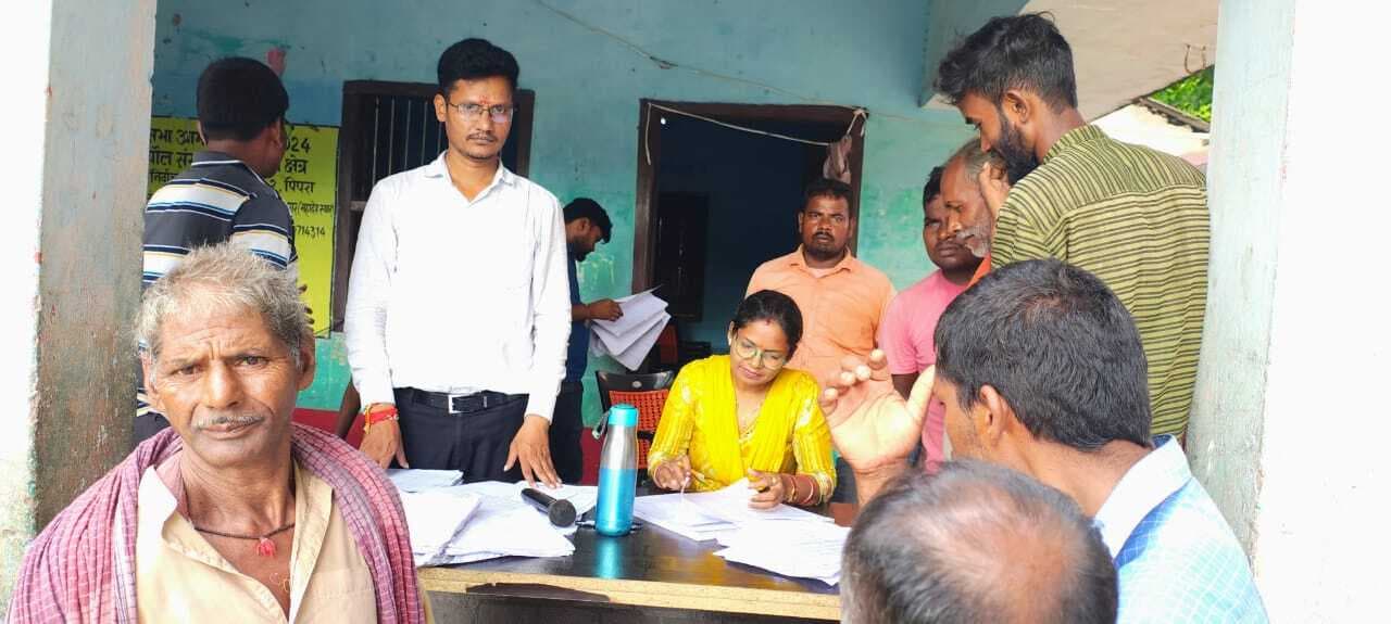 राजस्व महाअभियान के तहत सात हजार पांच सौ से अधिक जमाबंदी प्रपत्र का वितरण