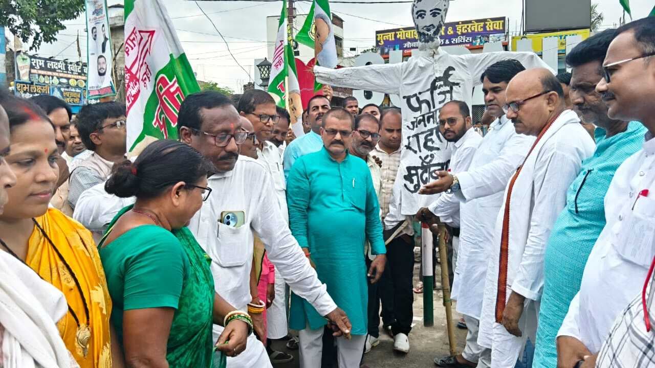 जदयू कार्यकर्ताओं ने राहुल गांधी का किया पुतला दहन