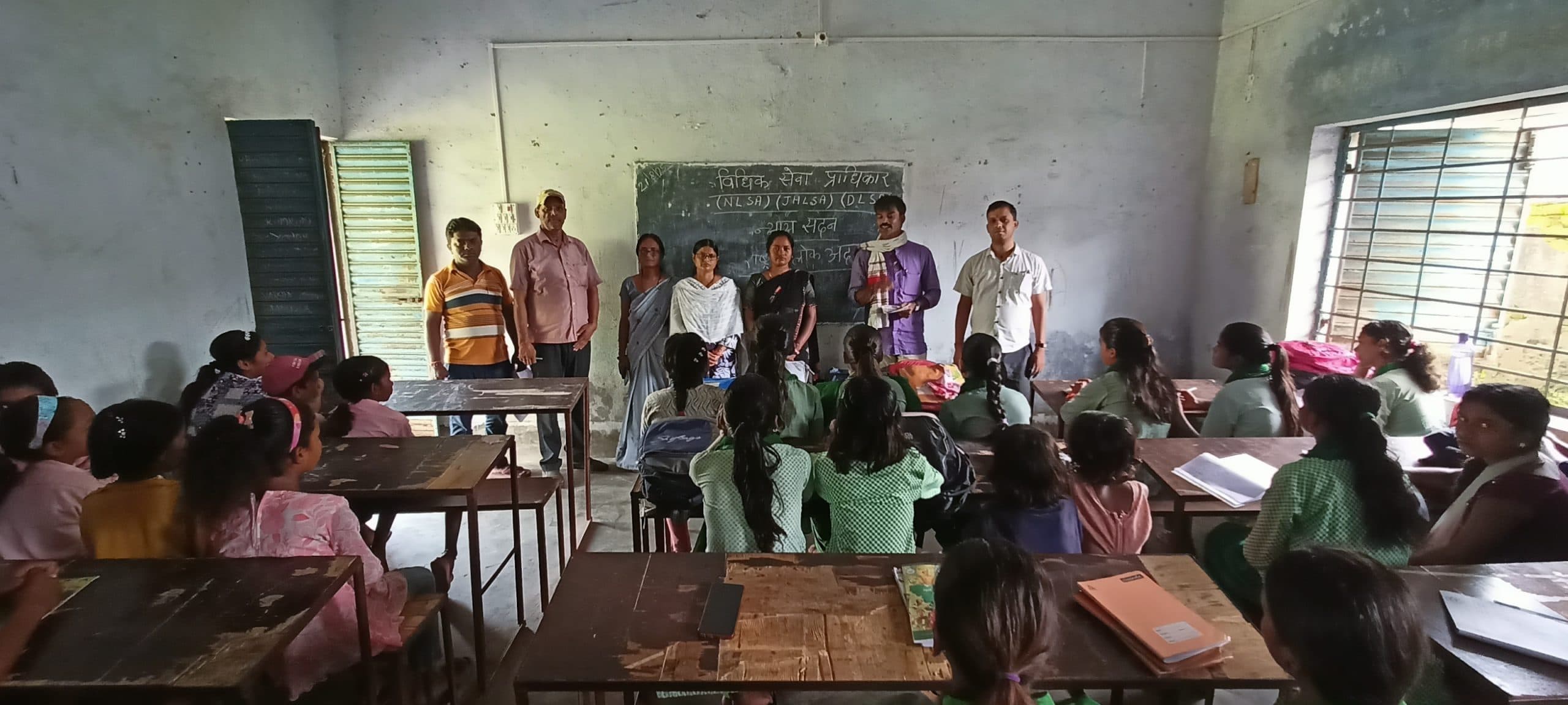 Deoghar news : छात्र-छात्राओं को भारतीय न्याय संहिता व उनके कानूनी अधिकारों की दी जानकारी