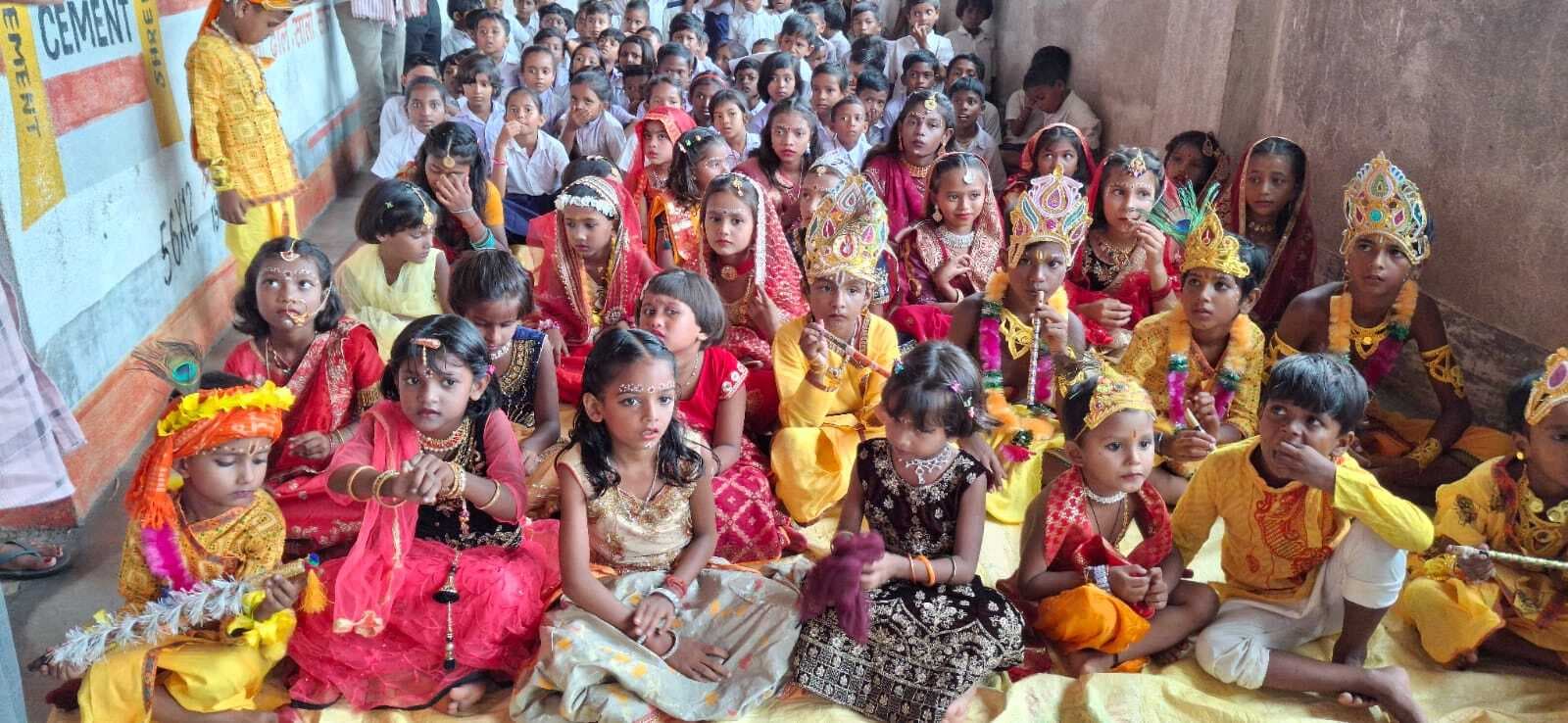 जन्माष्टमी पर गुरुकुल के बच्चों ने दिखाई श्रीकृष्ण लीला