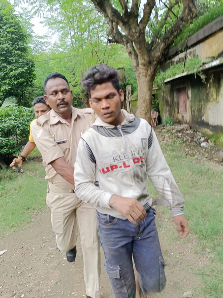 Jamshedpur News : टाटा स्टील में कॉपर चोरी करते पकड़ाये दो बदमाश पुलिस कस्टडी से फरार, एक धराया