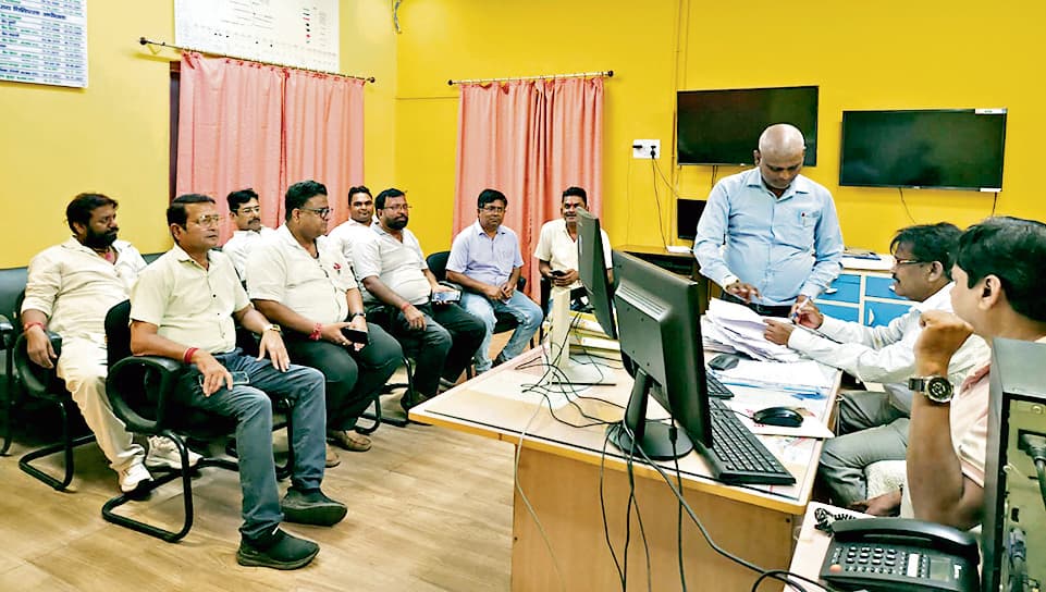 Jamshedpur News : रेलवे मेंस यूनियन के प्रतिनिधिमंडल ने किया टाटानगर रेल अस्पताल का निरीक्षण
