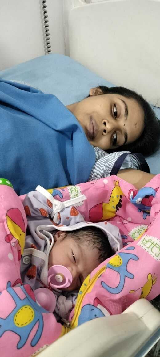 Dhanbad News : ऑपरेशन सिंदूर में शहीद हुए जवान की पत्नी ने बच्ची को दिया जन्म