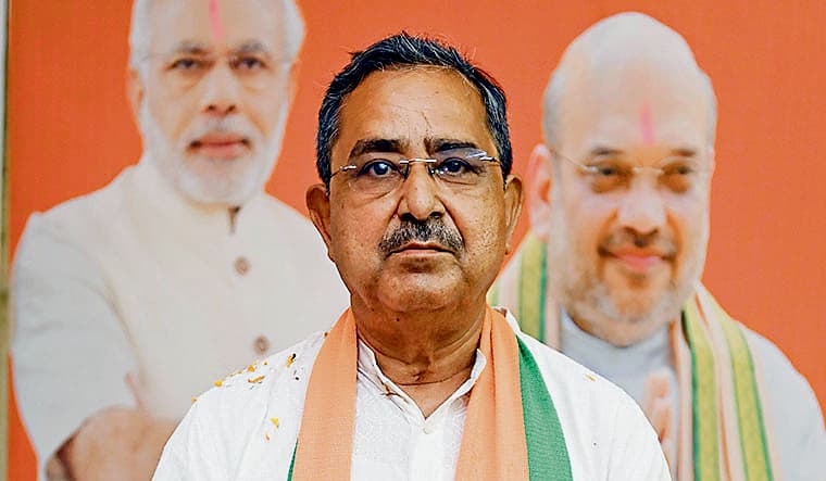 चुनावों में राजनीतिक लाभ के लिए नयी योजनाओं की घोषणा कर रही है सरकार