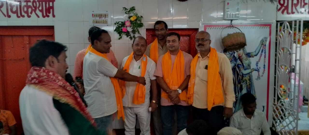 भाजपा नगर अध्यक्ष सहित अन्य को किया गया सम्मानित