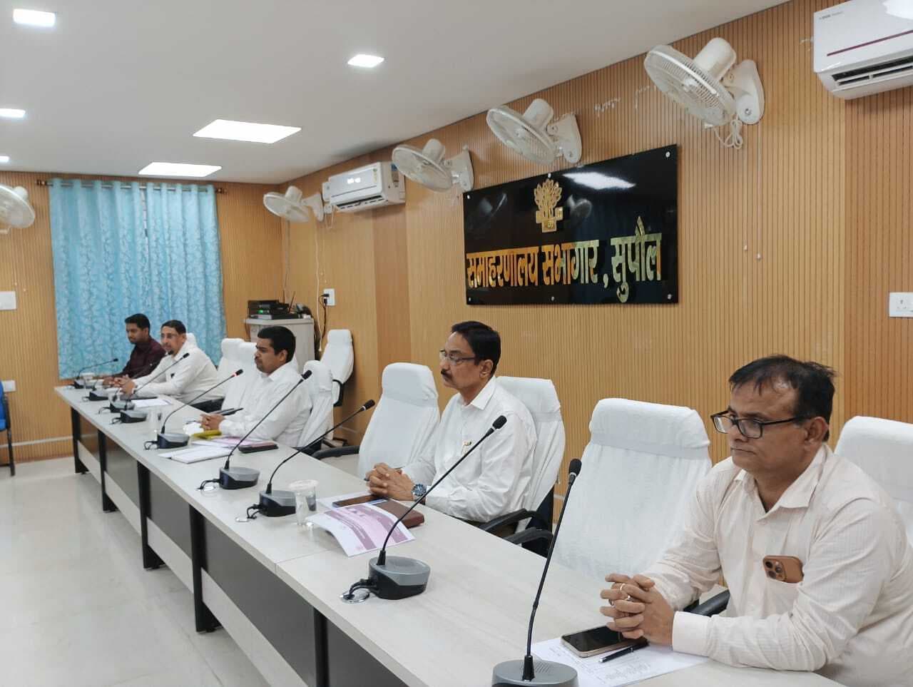 स्वास्थ्य विभाग की हुई समीक्षा बैठक, अस्पतालों में बेहतर व्यवस्था के निर्देश