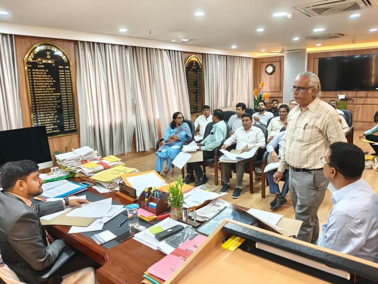 जिला स्थापना व अनुकंपा समिति की बैठक में 10 आवेदनों को स्वीकृति, फर्जी प्रमाण पत्रों पर जांच के आदेश