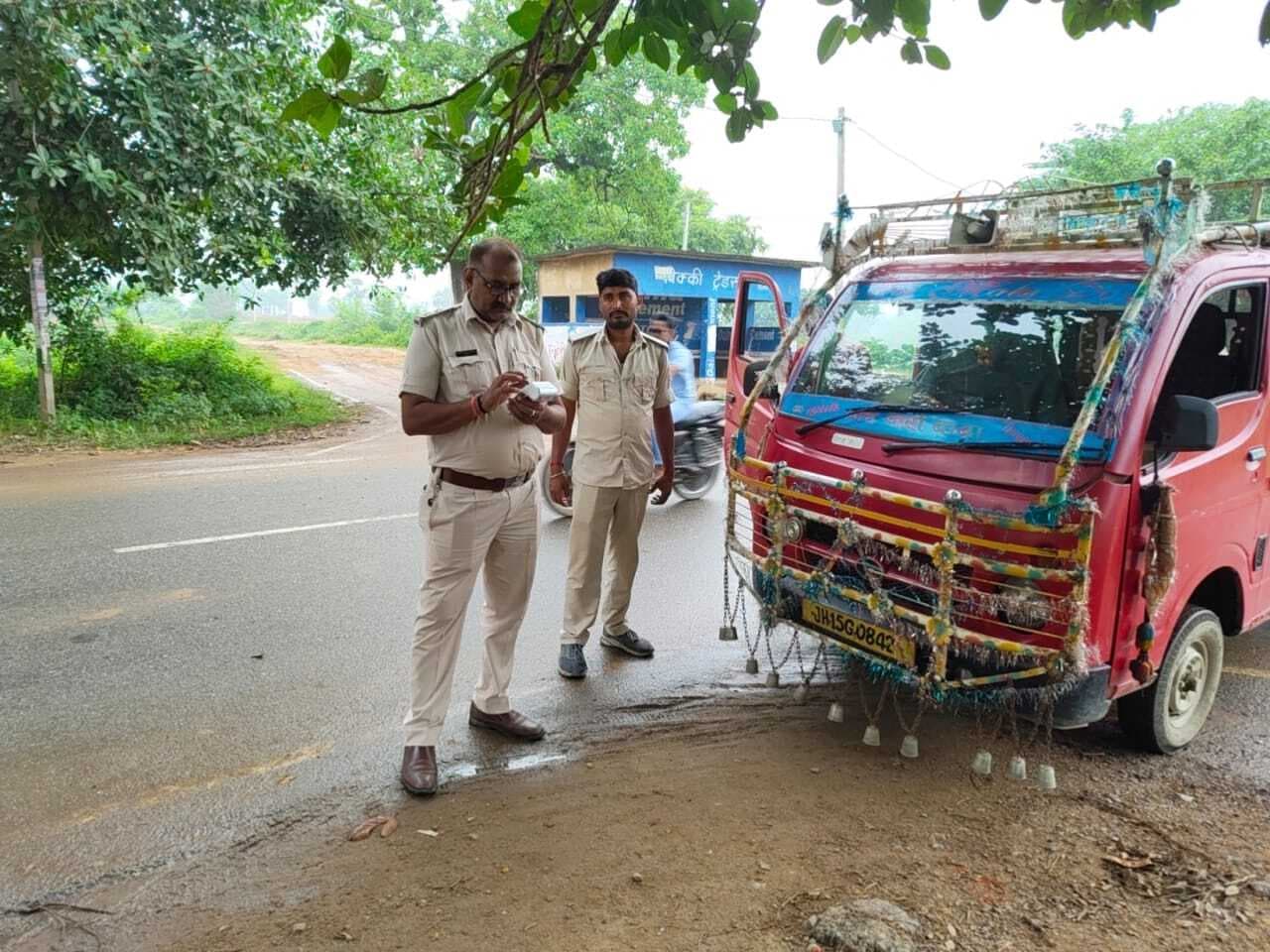 चालकों को थमाया 1.5 लाख का चालान