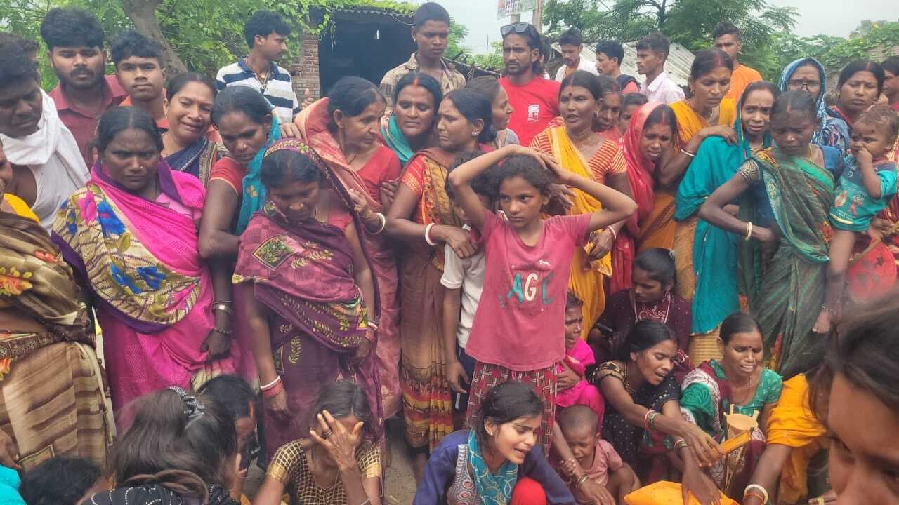 सब्जी लोडेड ट्रक की चपेट में आने से युवक घायल, इलाज के दौरान मौत