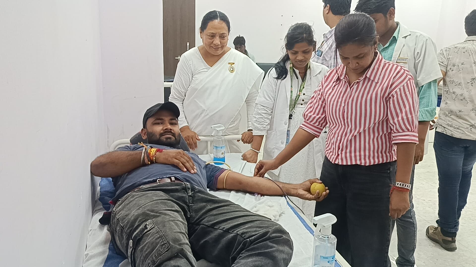 रक्तदान शिविर में 40 रक्तवीरों ने किया रक्तदान