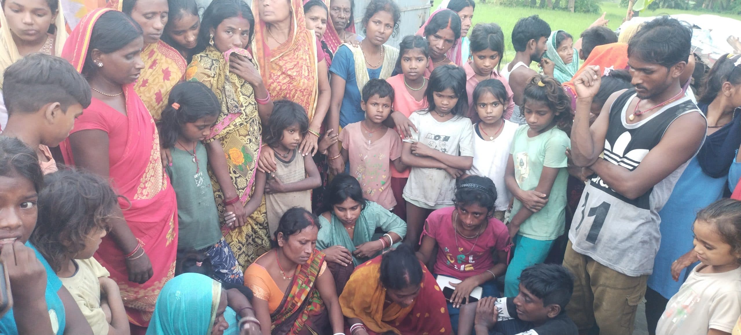 hajipur news. गाछी में खेलने गये भाई-बहन की जेसीबी से खोदे गये गड्ढे में डूबने से मौत