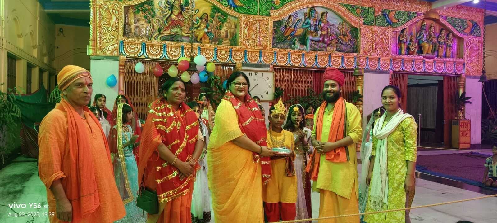 छठी के दिन भगवान श्रीकृष्ण की निकली झांकी