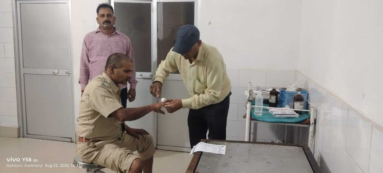 Giridih News :सड़क हादसे में एसआई घायल
