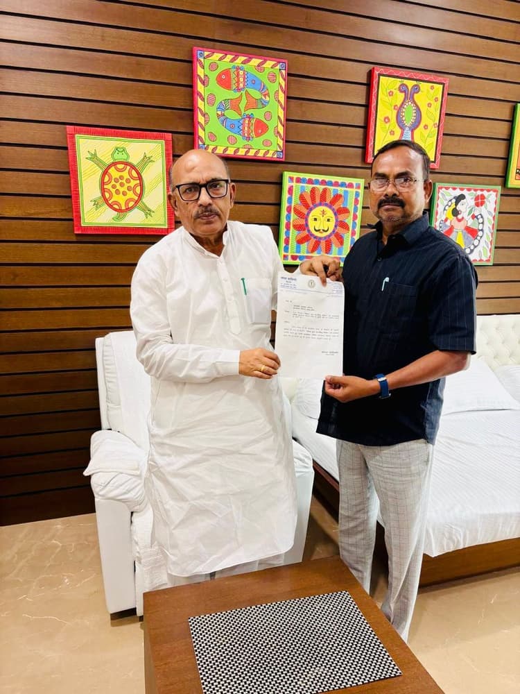 Jamshedpur News : मंगल कालिंदी ने विधानसभा में शिबू सोरेन की प्रतिमा लगाने की मांग की