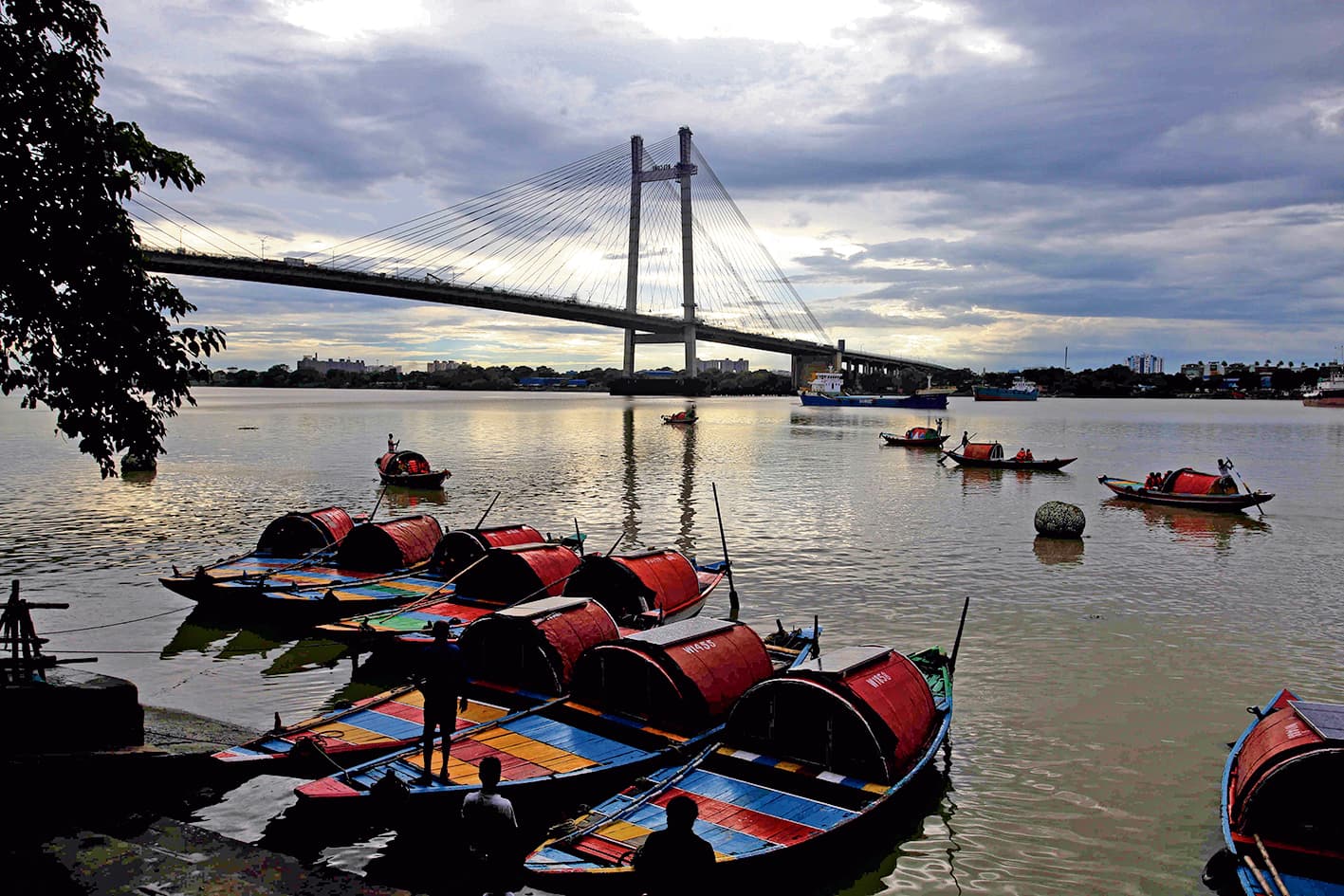 भारी बारिश से बंगाल बेहाल, 11 जिलों में मौसम विभाग ने जारी किया अलर्ट