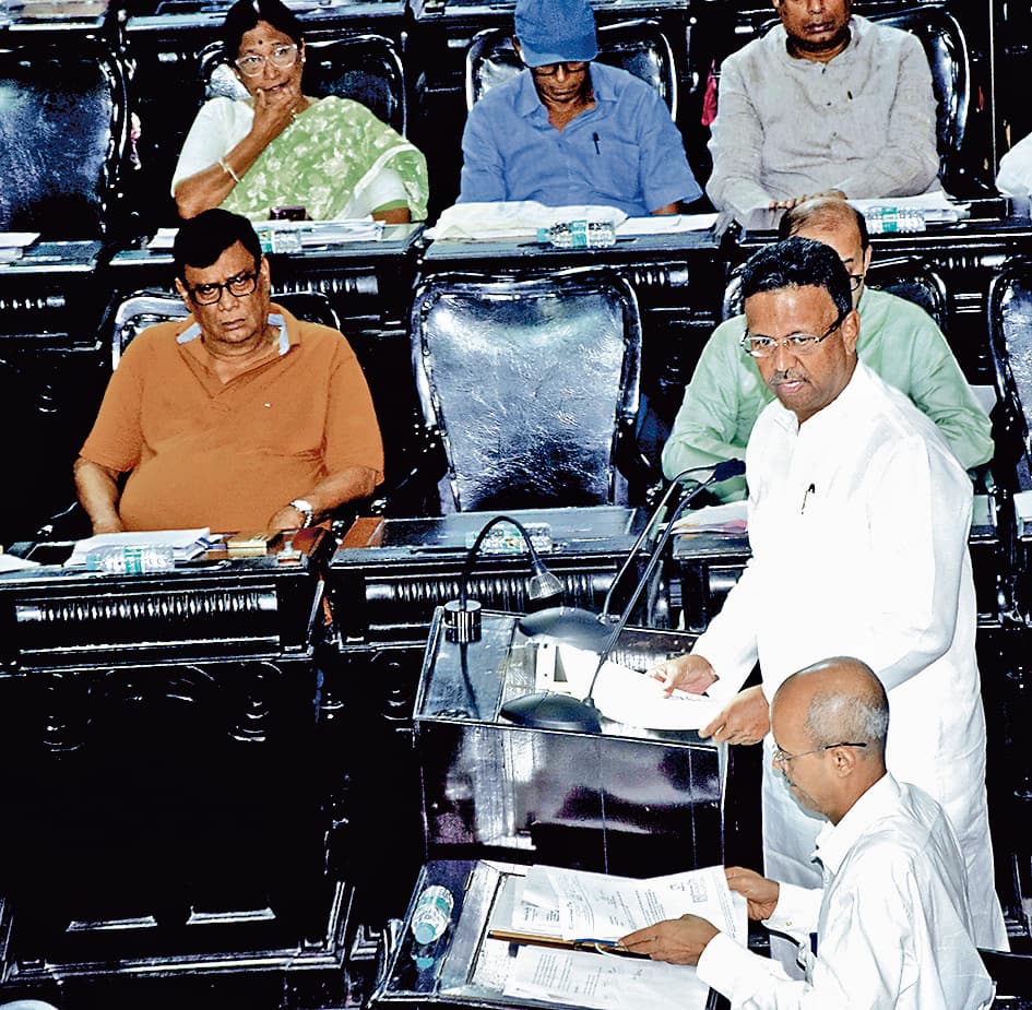 बांग्ला में लिखें साइन बोर्ड वरना रद्द होगा लाइसेंस : मेयर