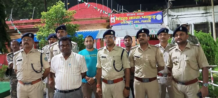 एसडीओ के नेतृत्व में मंडल कारा में छापेमारी