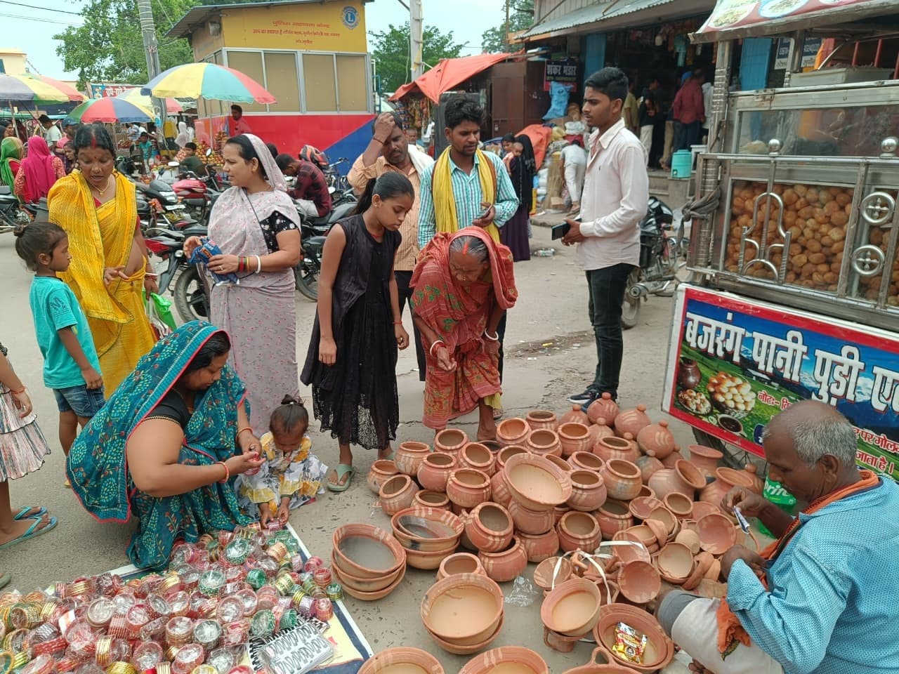 तीज व चौरचन पर्व 26 को, तैयारी में जुटे लोग