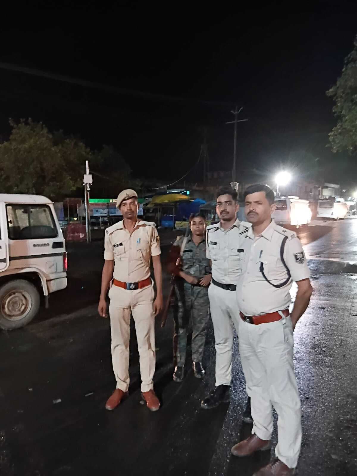 अपराध नियंत्रण, प्रभावी गश्ती, सुरक्षा व्यवस्था बनाये रखने को लेकर पदाधिकारी ने किया निरीक्षण