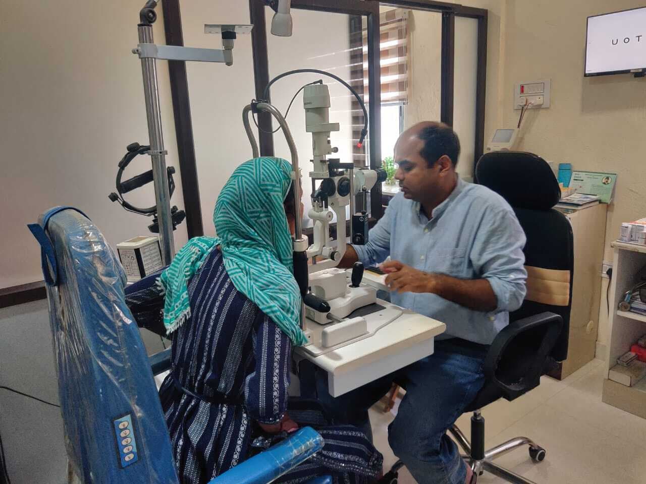 बरसात में आंखों की बीमारियों से रहें सतर्क डॉ साबिर करीम