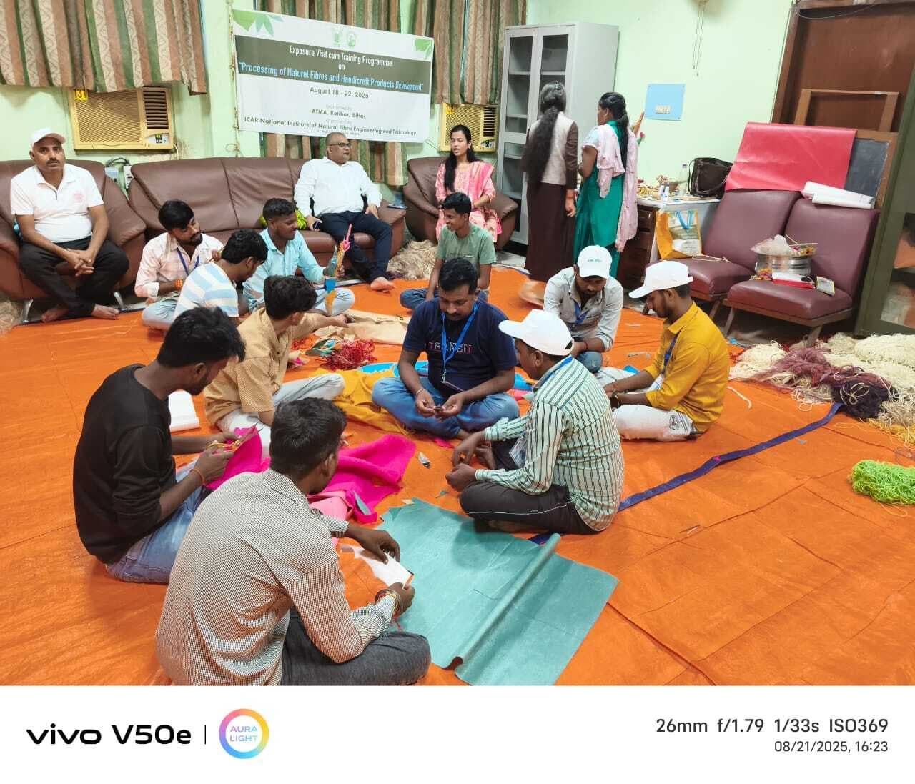 हुनरमंद 25 किसान जिले के किसानों को जूट से सामग्री बनाने का सिखायेंगे हुनर