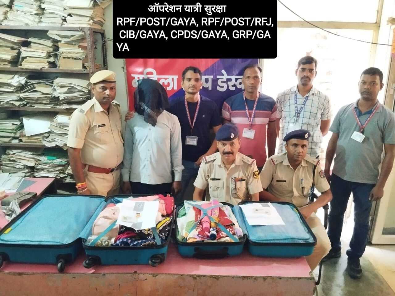 ट्रेनों में बैग चोरी करनेवाला बेगूसराय का युवक गिरफ्तार