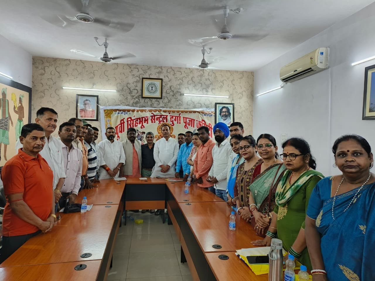 Jamshedpur news. सेंट्रल दुर्गा पूजा समिति के कार्यकारी अध्यक्ष बनाये गये धर्मेंद्र सोनकर, प्रमोद बर्खास्त